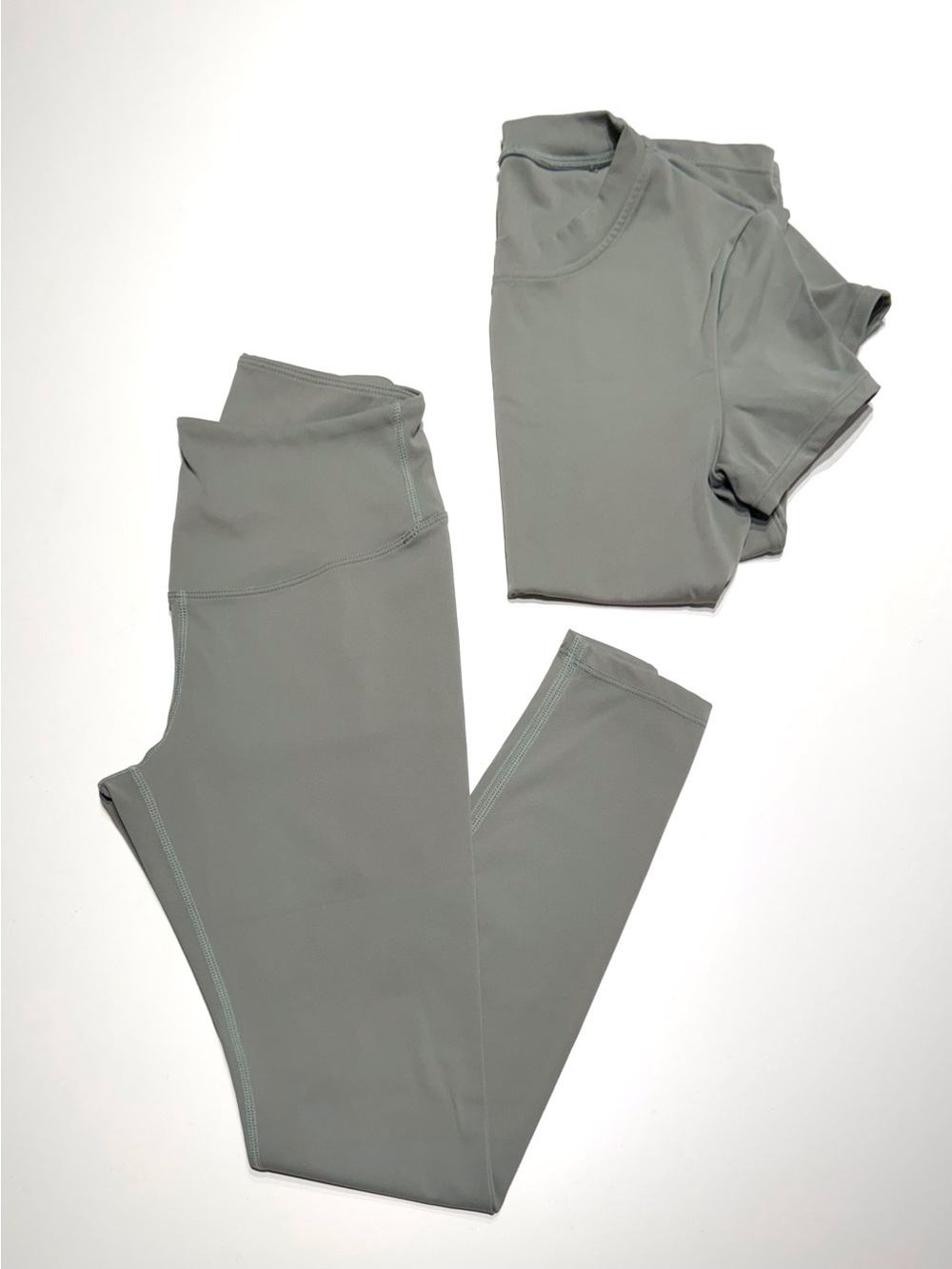 High-Waist Active Set Top and Leggings in Sage Green XS-S